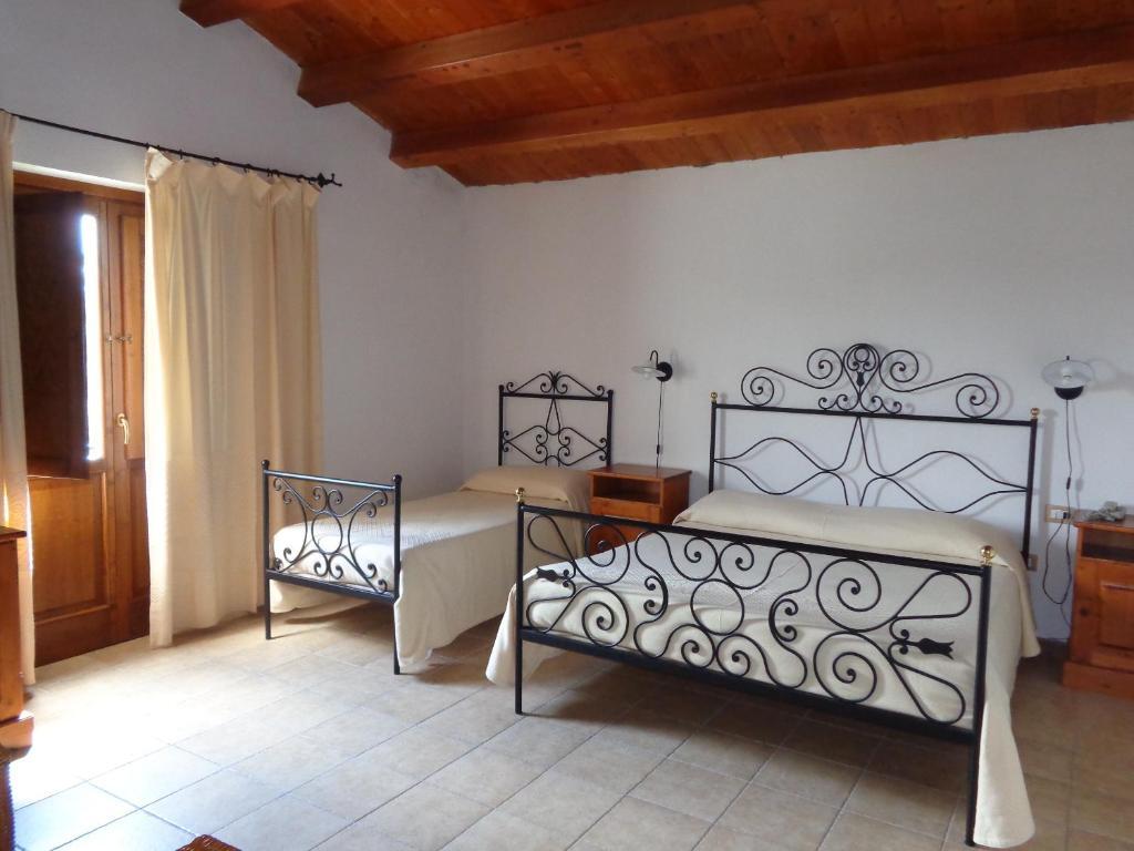 Hotel Su Baione Abbasanta Pokoj fotografie